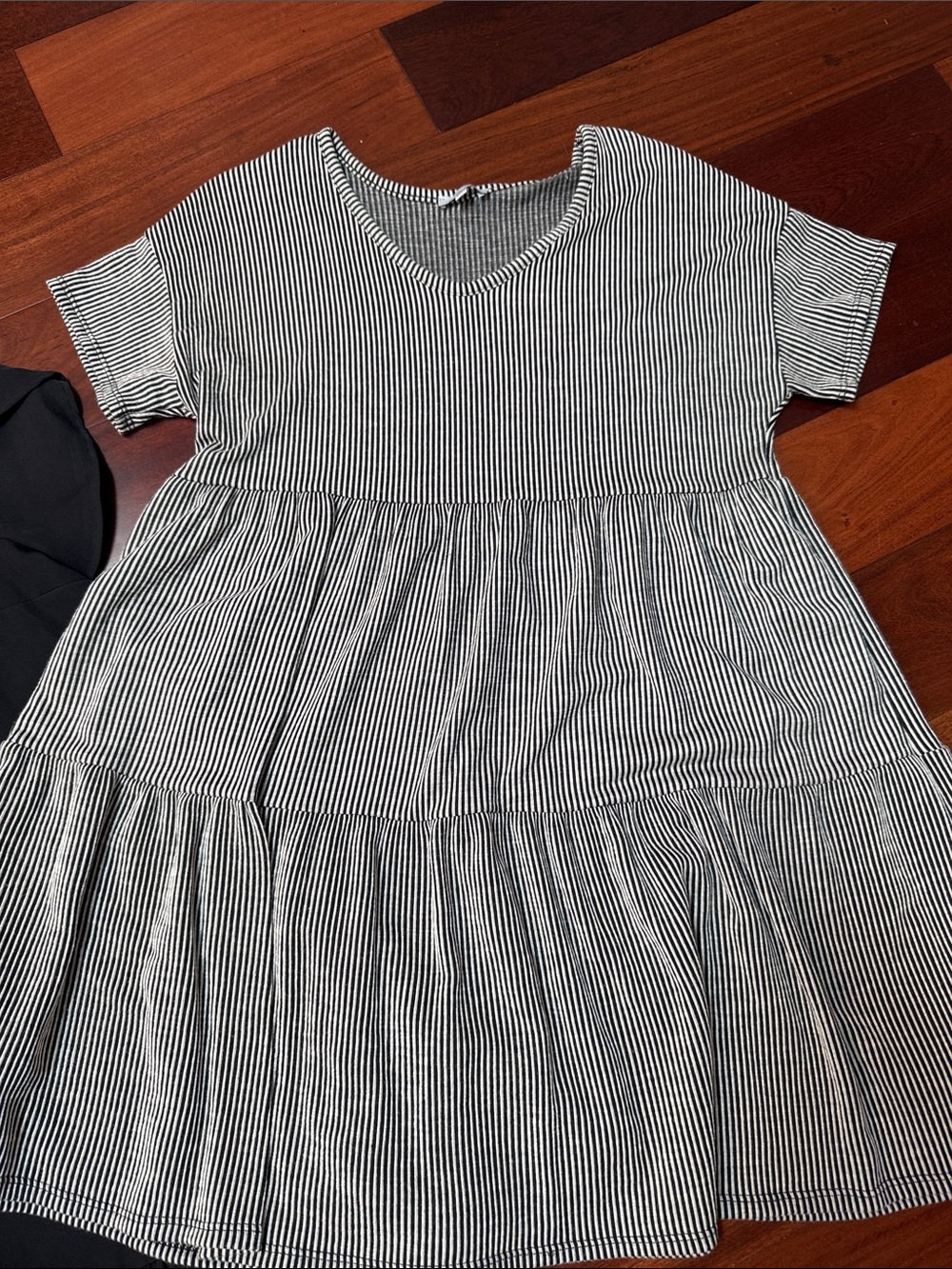 Cute Black Ruffle-Hem Dress AND Striped Tiered Dress XL - Picture 2 of 7